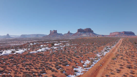 Monument Valley in Winter – Snow-Covered Desert Landscape (4K Drone B-Roll)